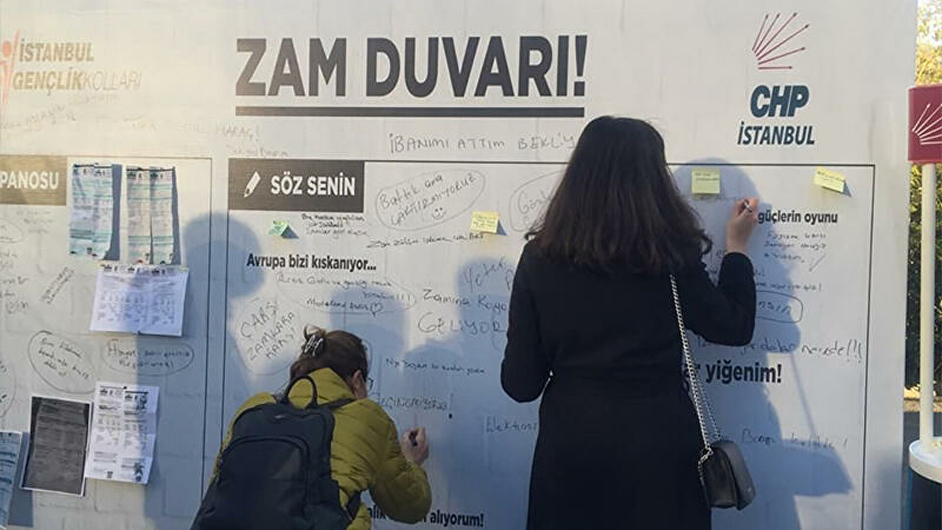 CHP, İstanbul’un tüm meydanlarında ‘zam duvarı’ açtı